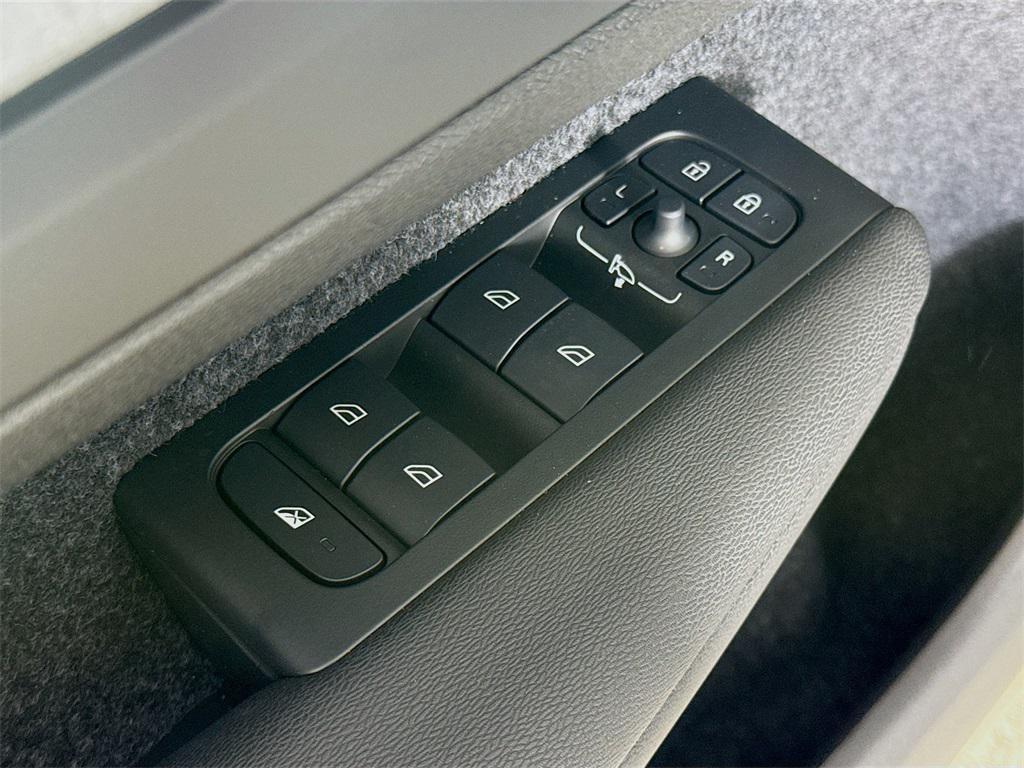 new 2025 Volvo XC40 car, priced at $46,015