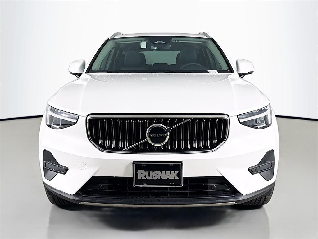 new 2025 Volvo XC40 car, priced at $46,015