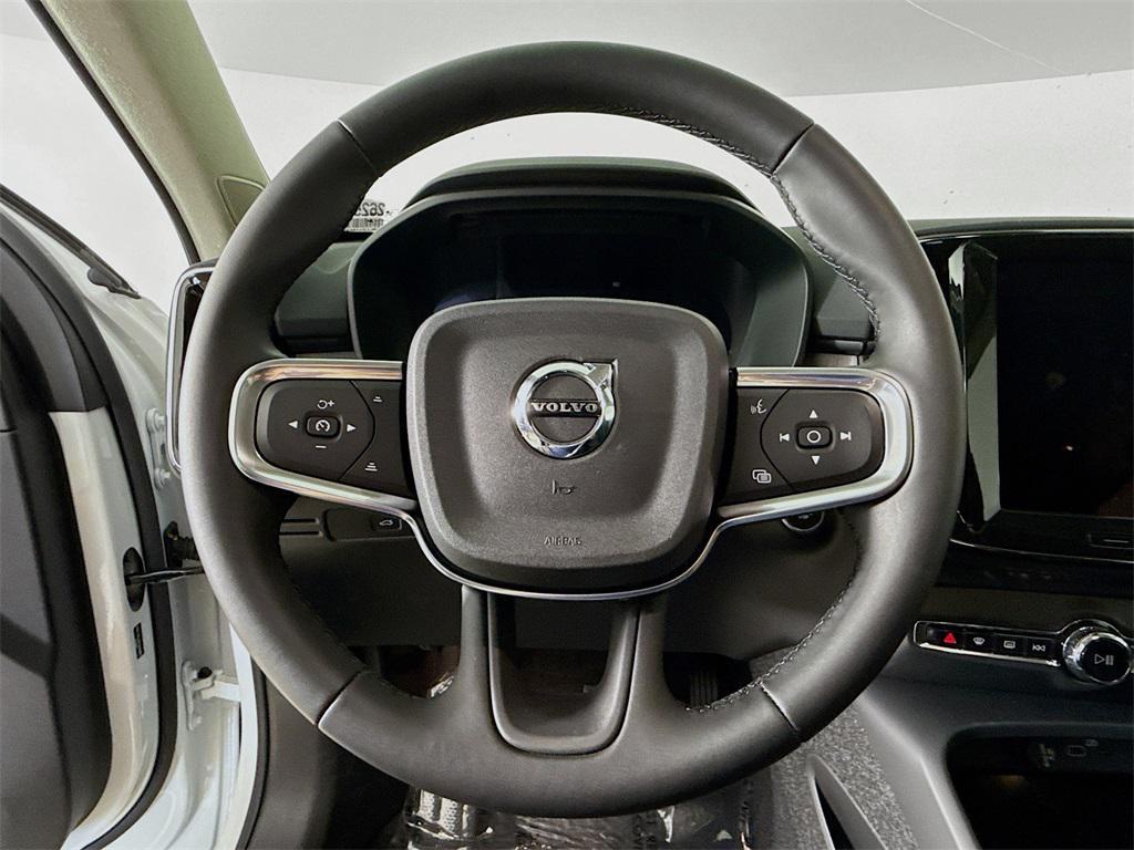 new 2025 Volvo XC40 car, priced at $46,035