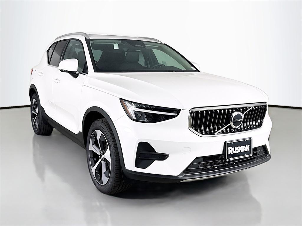 new 2025 Volvo XC40 car, priced at $46,035