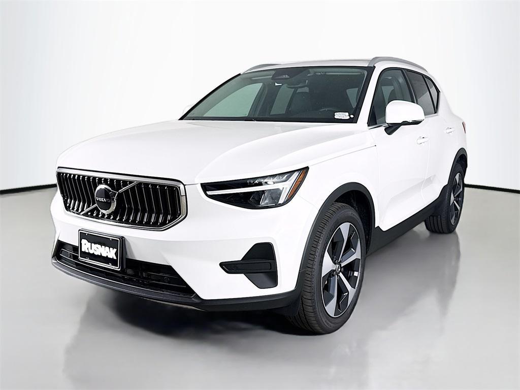 new 2025 Volvo XC40 car, priced at $46,035