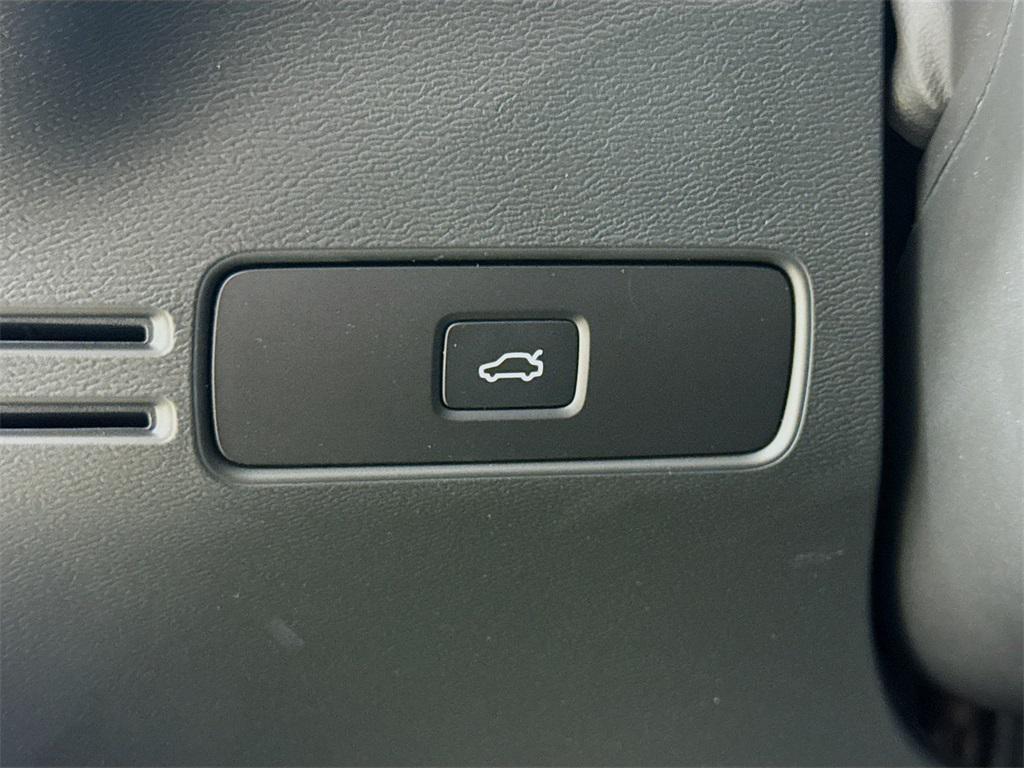 new 2025 Volvo XC40 car, priced at $46,035