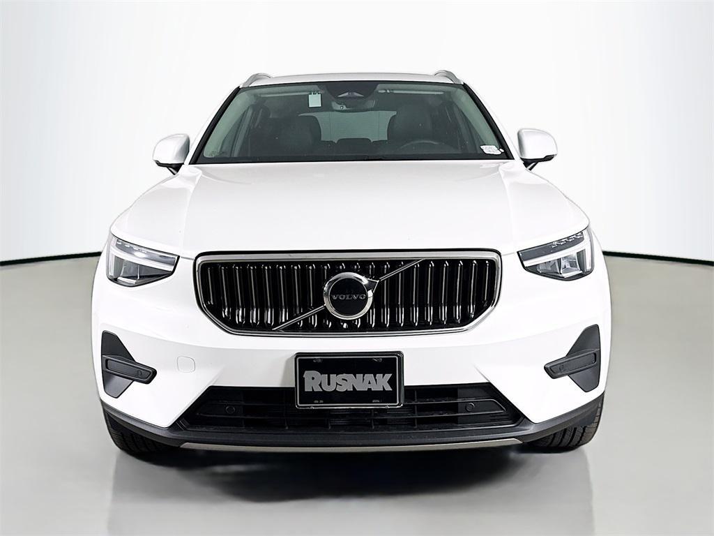 new 2025 Volvo XC40 car, priced at $46,035