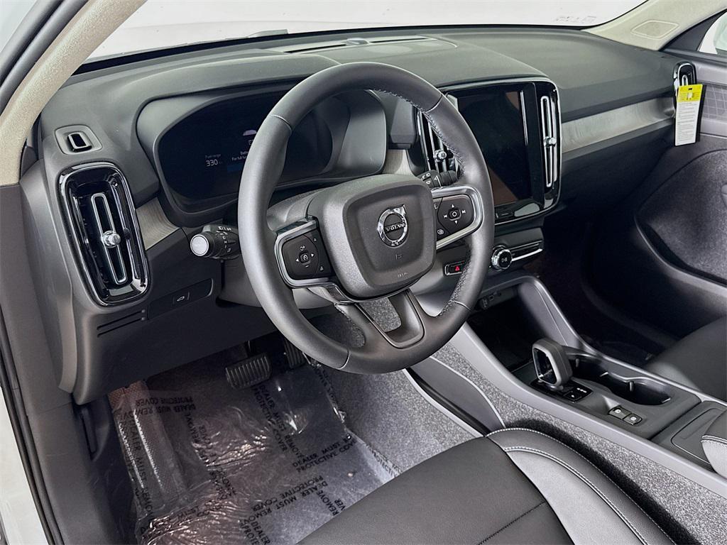new 2025 Volvo XC40 car, priced at $46,035