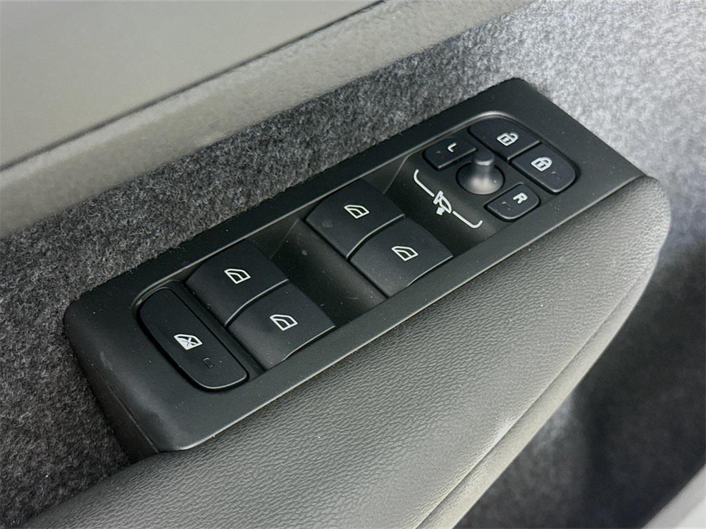 new 2025 Volvo XC40 car, priced at $46,035