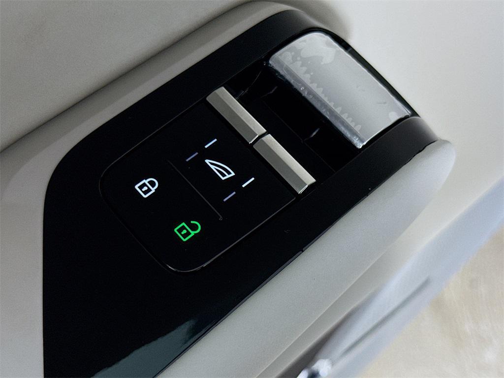 new 2025 Volvo EX90 car, priced at $82,390