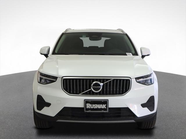 new 2025 Volvo XC40 car, priced at $46,015