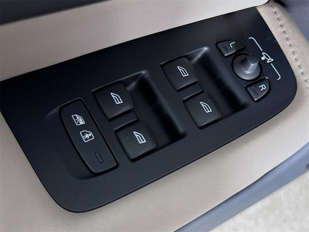 new 2026 Volvo XC60 car, priced at $57,985