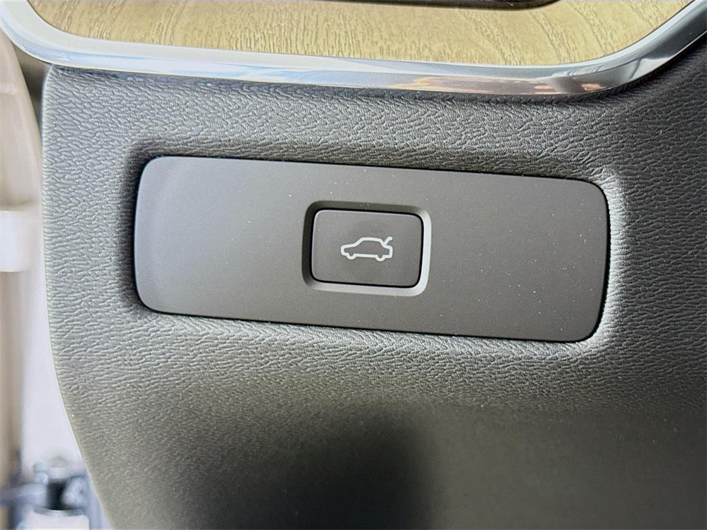 new 2026 Volvo XC60 car, priced at $57,985