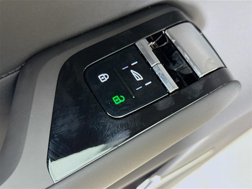 new 2025 Volvo EX90 car, priced at $83,825