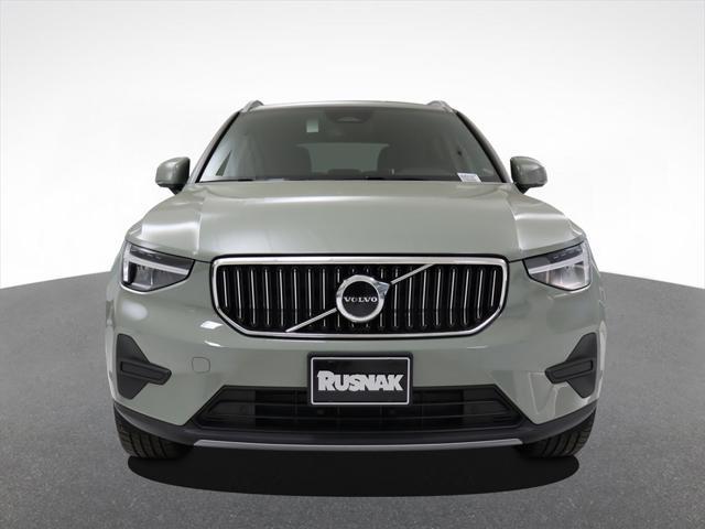 new 2025 Volvo XC40 car, priced at $42,945