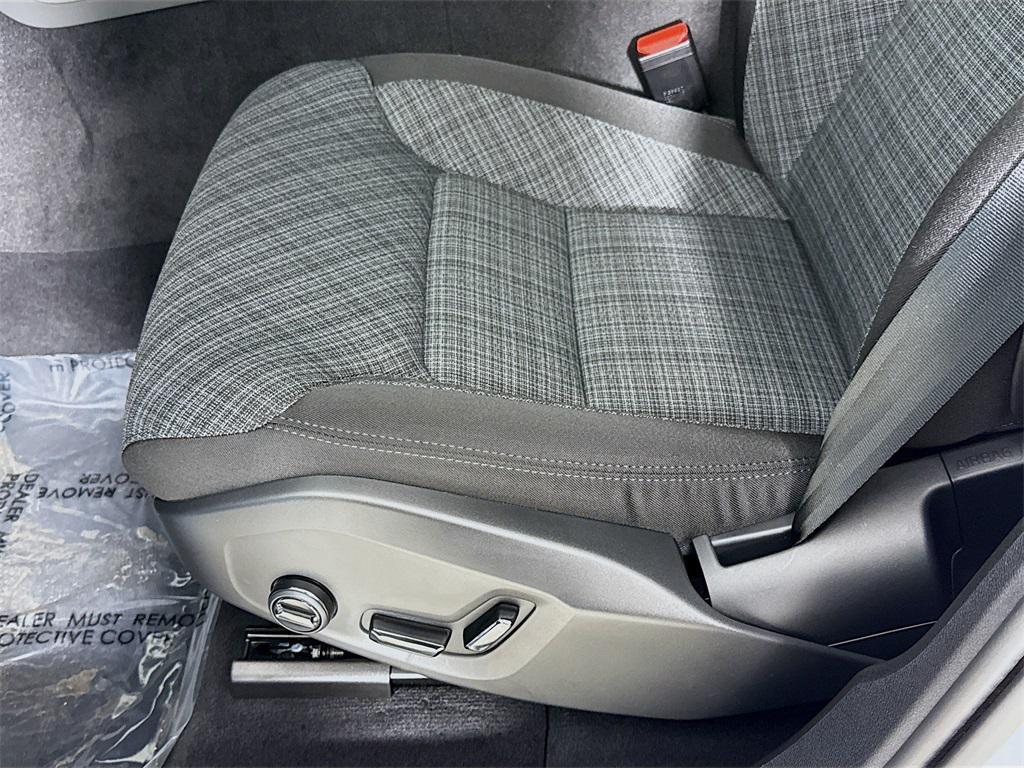used 2025 Volvo XC60 car, priced at $47,998