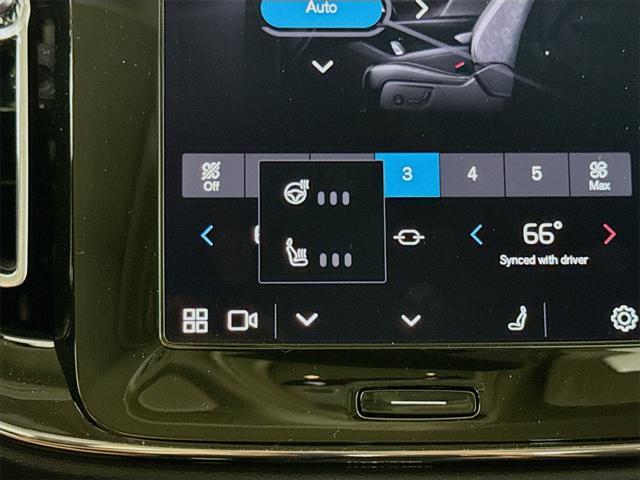 new 2025 Volvo XC40 car, priced at $46,265