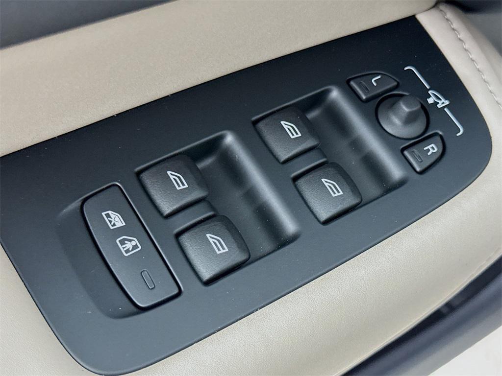 new 2026 Volvo XC60 car, priced at $57,985