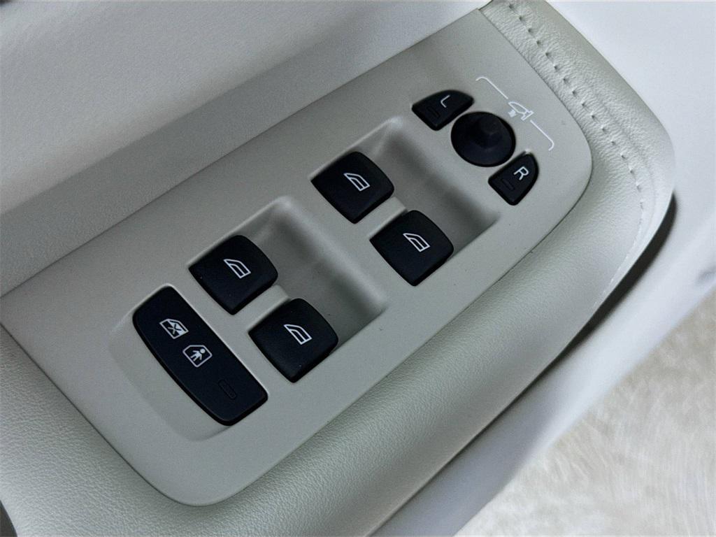 new 2026 Volvo XC60 car, priced at $62,800