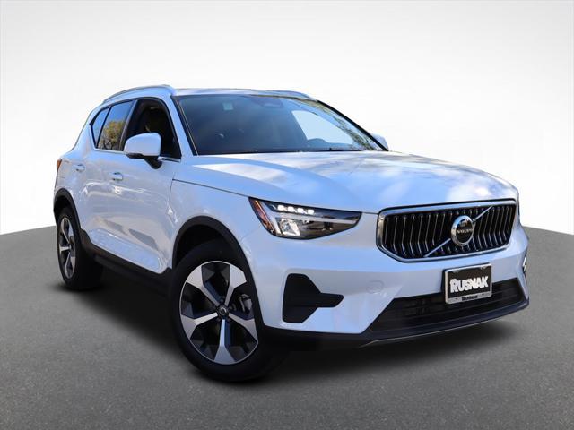 new 2025 Volvo XC40 car, priced at $46,015