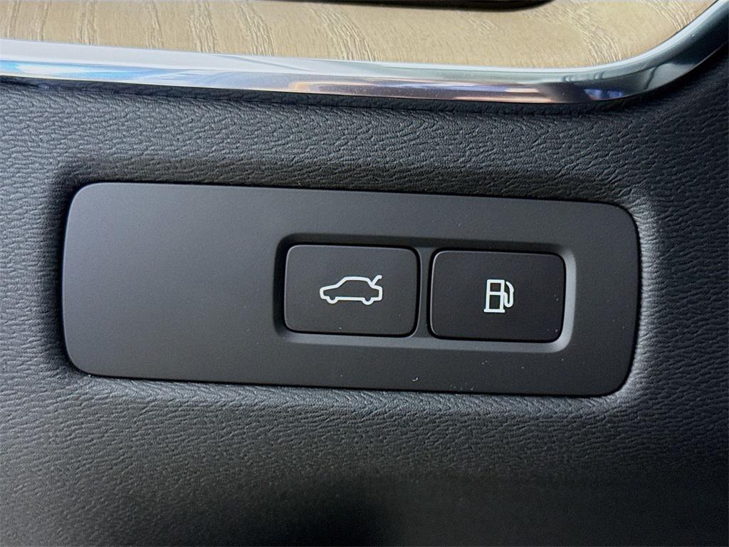 new 2026 Volvo XC60 Plug-In Hybrid car, priced at $69,315