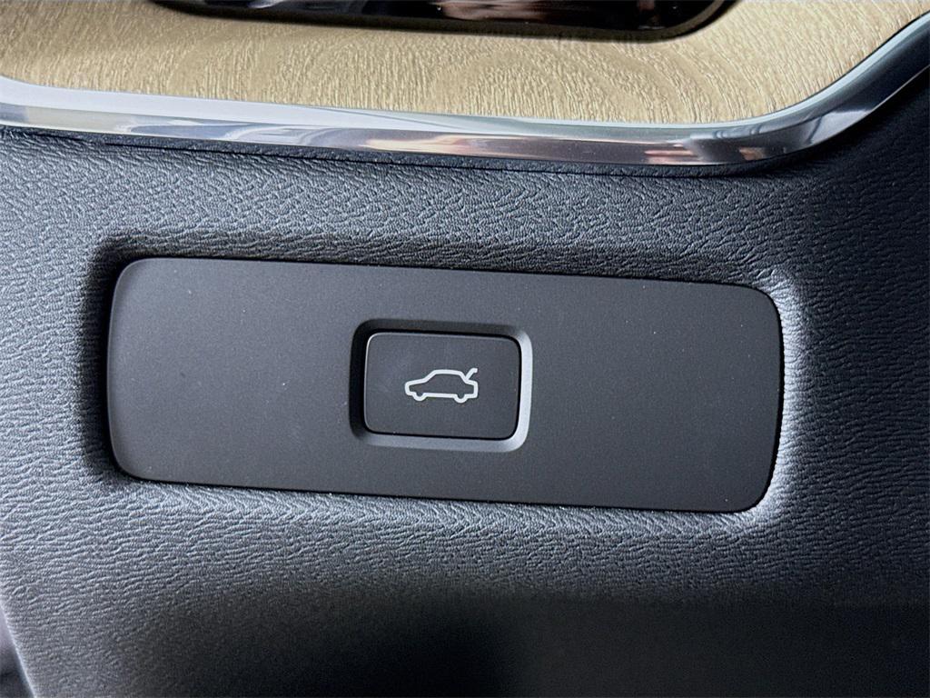 new 2026 Volvo XC60 car, priced at $58,015