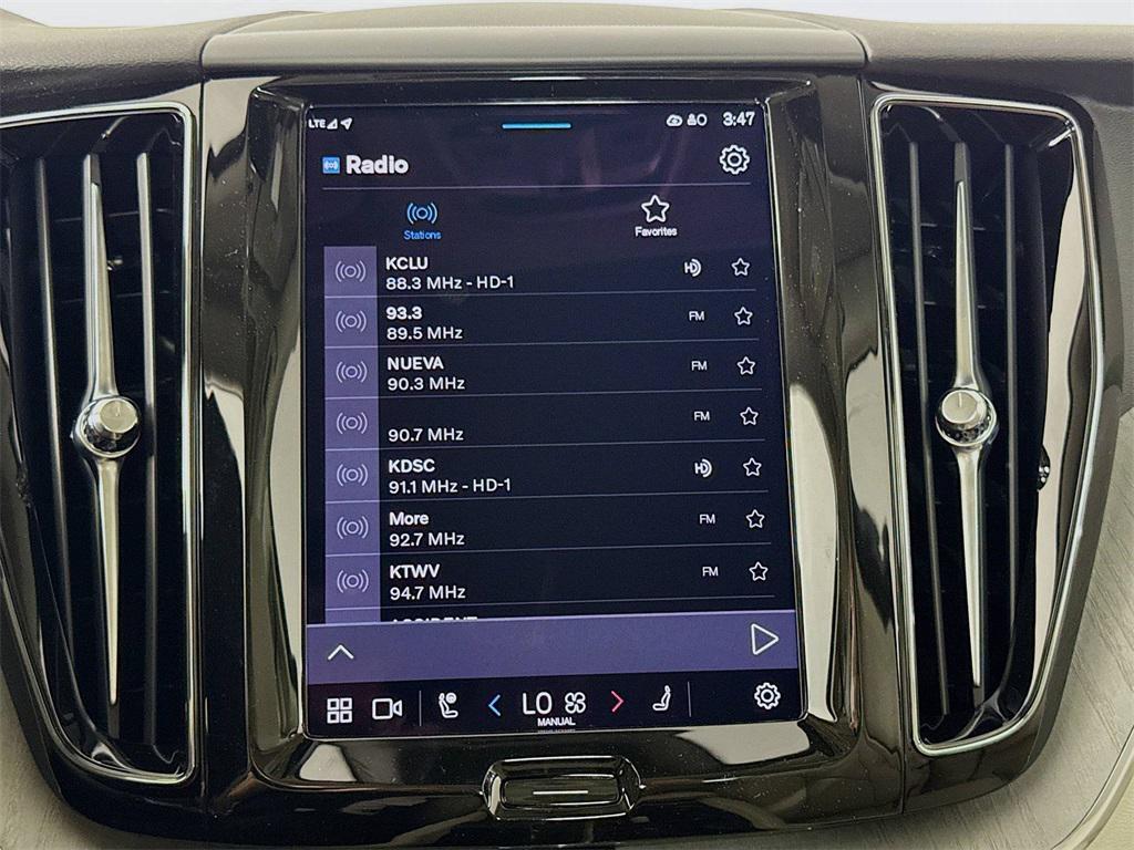 new 2025 Volvo XC60 car, priced at $55,360
