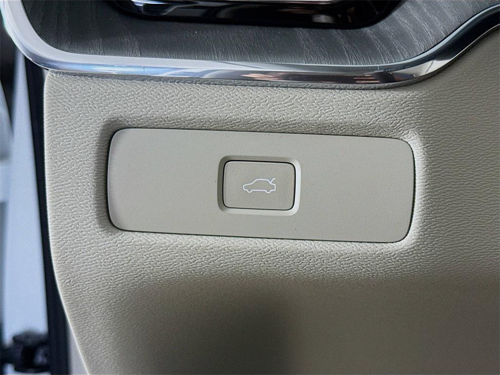 new 2025 Volvo XC60 car, priced at $55,360