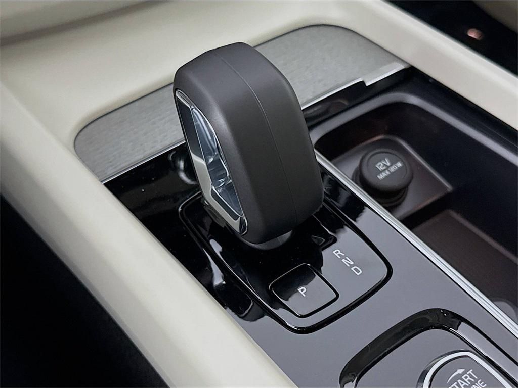 new 2025 Volvo XC60 car, priced at $55,360