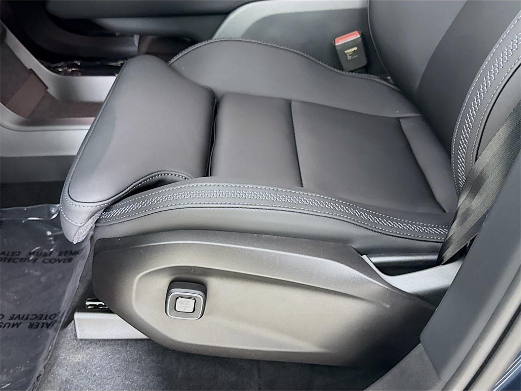 new 2025 Volvo EX90 car, priced at $90,640