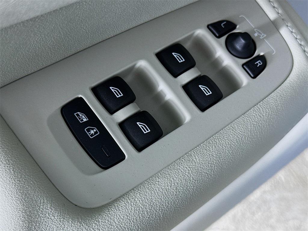 new 2026 Volvo XC60 car, priced at $63,935