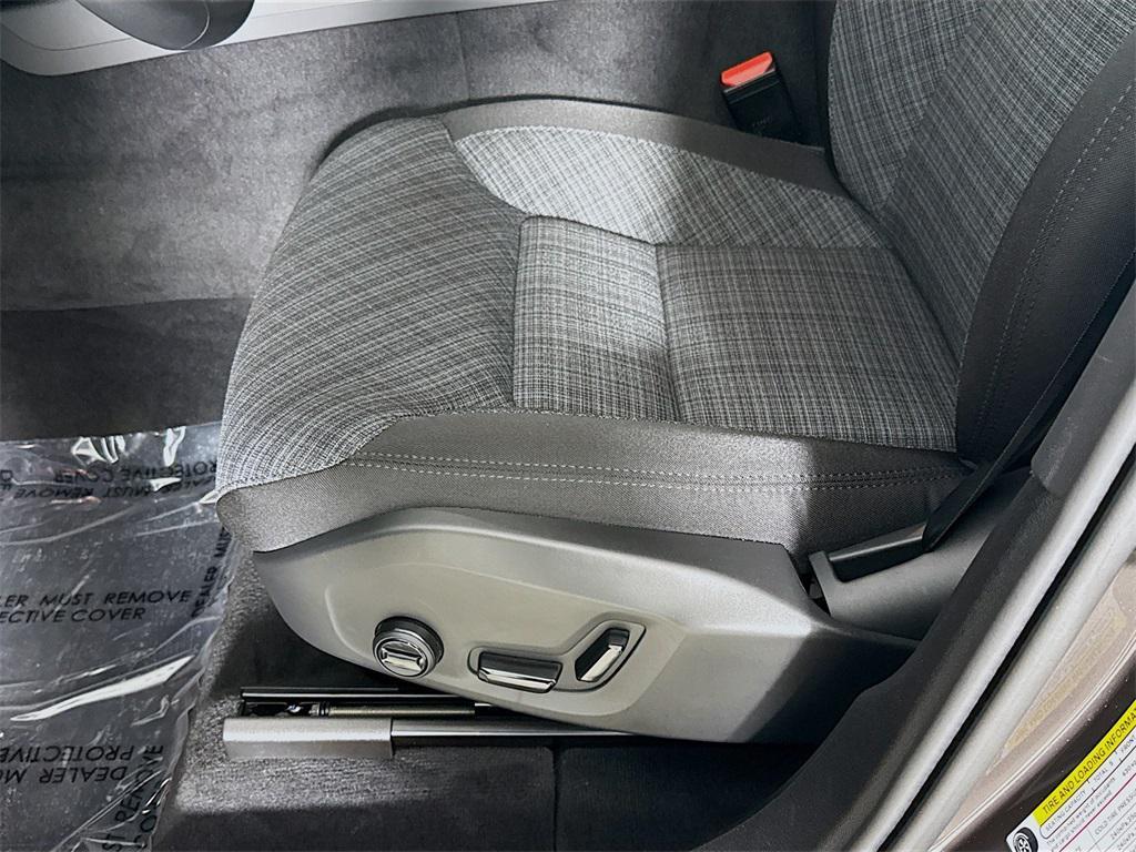 used 2025 Volvo XC60 car, priced at $47,995