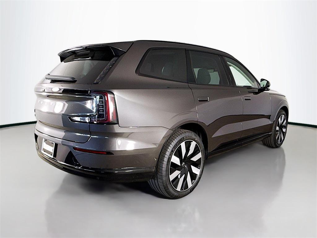 new 2025 Volvo EX90 car, priced at $88,945