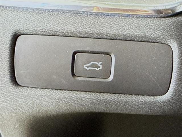 new 2025 Volvo XC60 car, priced at $51,570