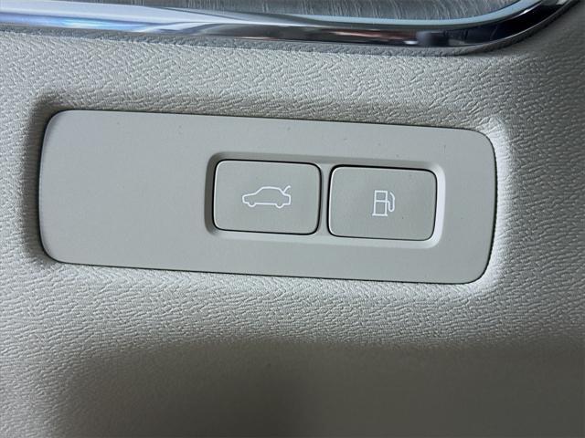 new 2025 Volvo XC60 Plug-In Hybrid car, priced at $66,260
