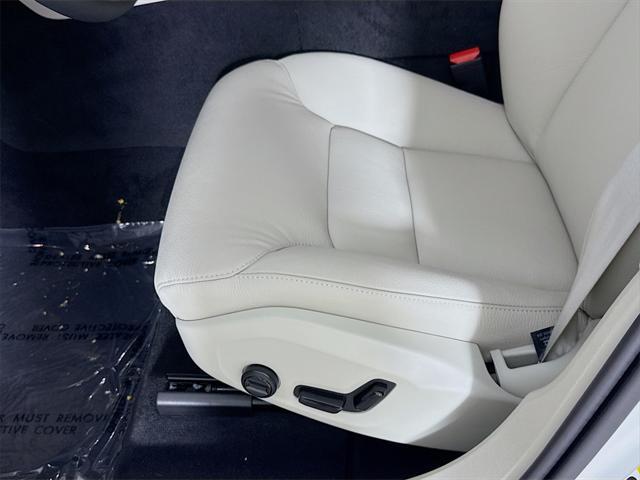 new 2025 Volvo XC60 Plug-In Hybrid car, priced at $66,260
