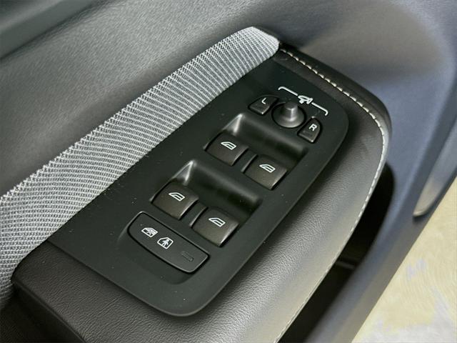 used 2024 Volvo XC60 Recharge Plug-In Hybrid car, priced at $62,995