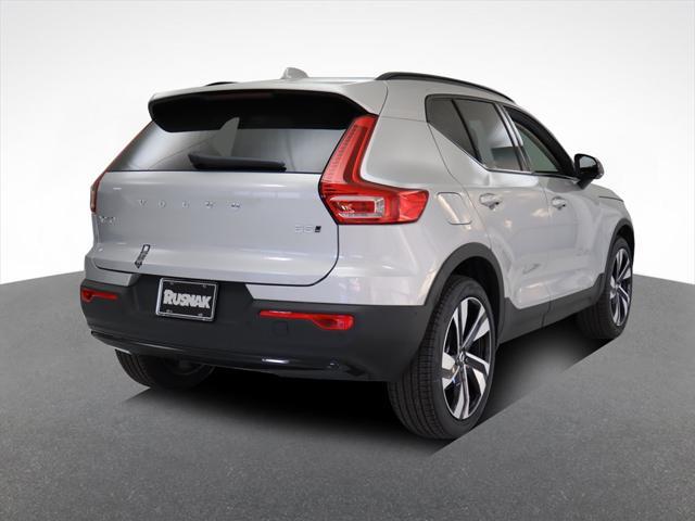 new 2025 Volvo XC40 car, priced at $49,225