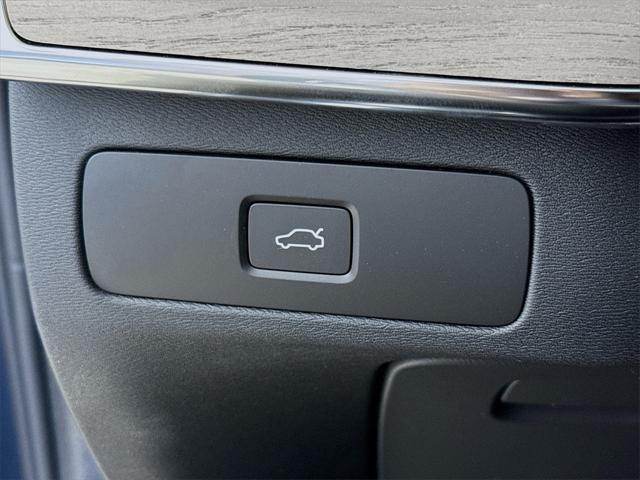 new 2025 Volvo XC90 car, priced at $69,155