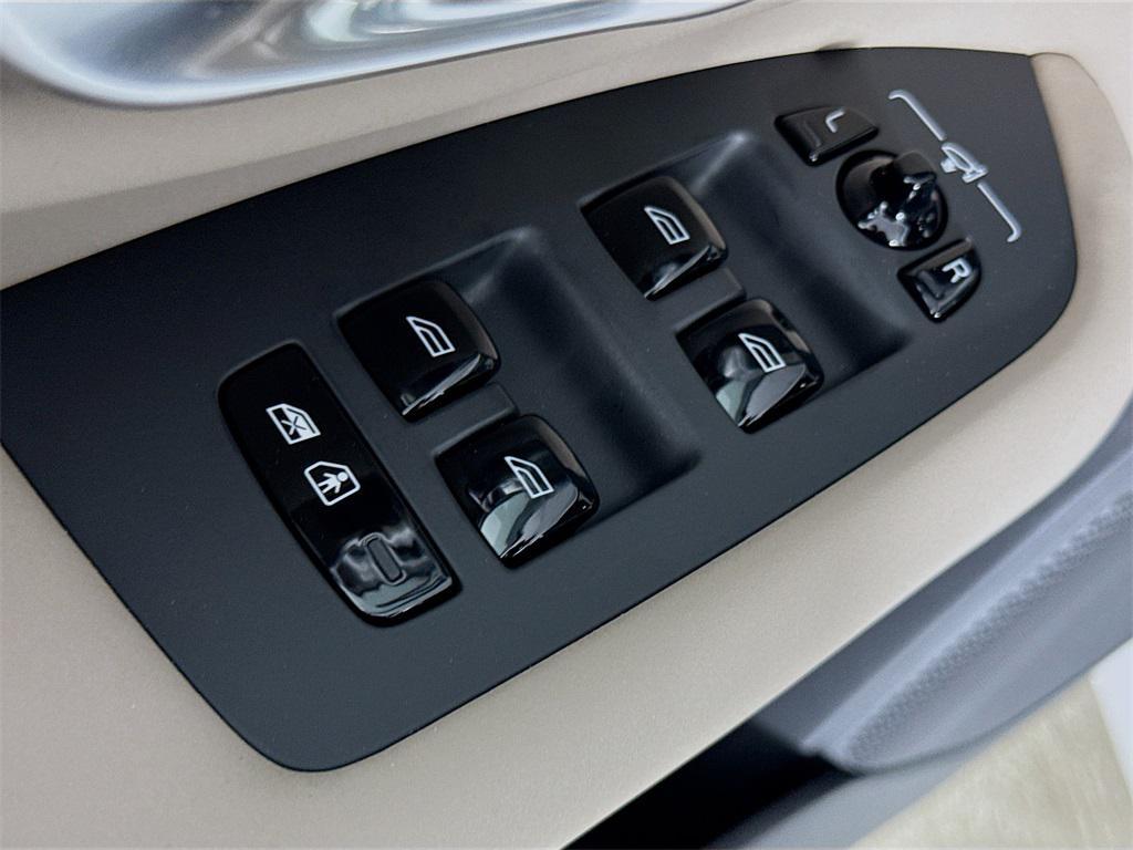 new 2025 Volvo XC90 car, priced at $69,155