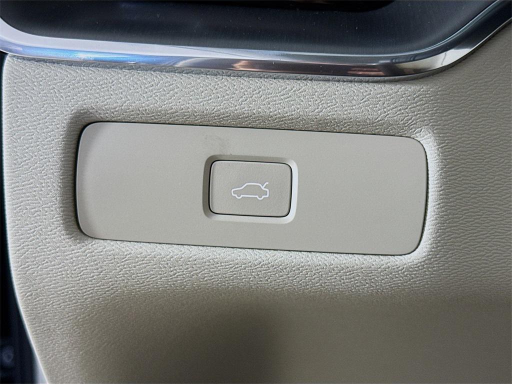 used 2023 Volvo XC60 car, priced at $31,998