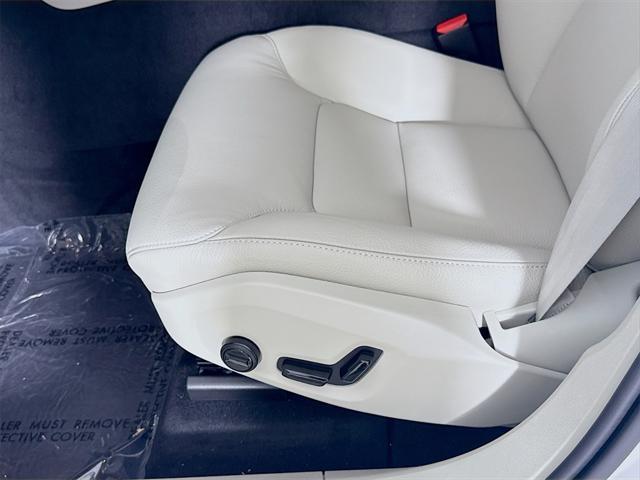 new 2025 Volvo XC60 Plug-In Hybrid car, priced at $66,235
