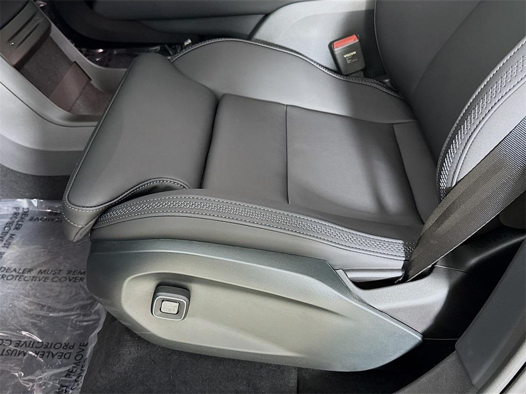 new 2025 Volvo EX90 car, priced at $94,745