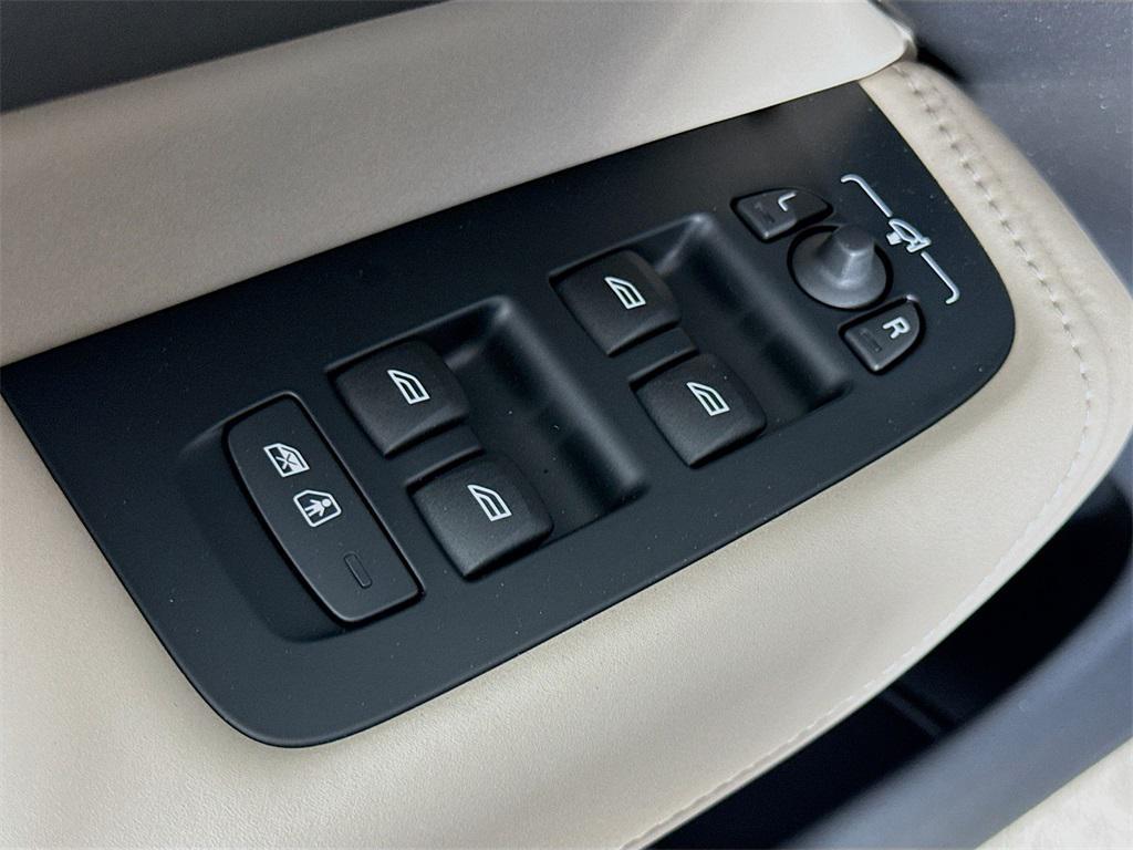 new 2026 Volvo XC60 car, priced at $57,985