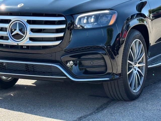new 2025 Mercedes-Benz GLS 580 car