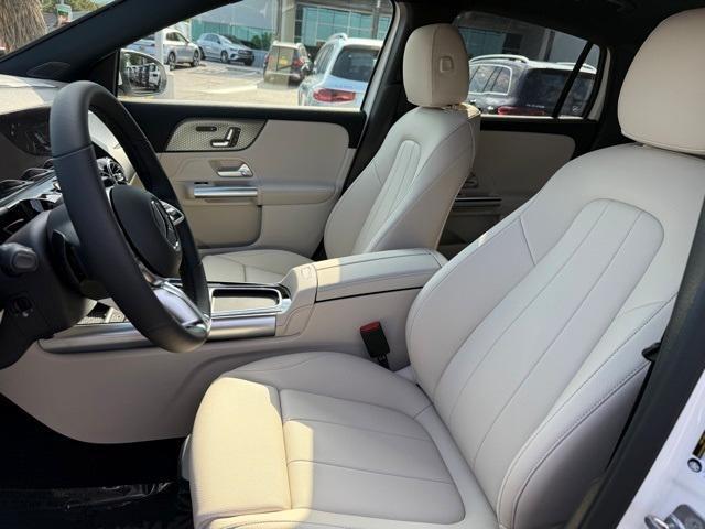 new 2025 Mercedes-Benz GLB 250 car, priced at $49,595