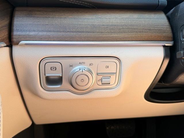 new 2025 Mercedes-Benz GLS 450 car