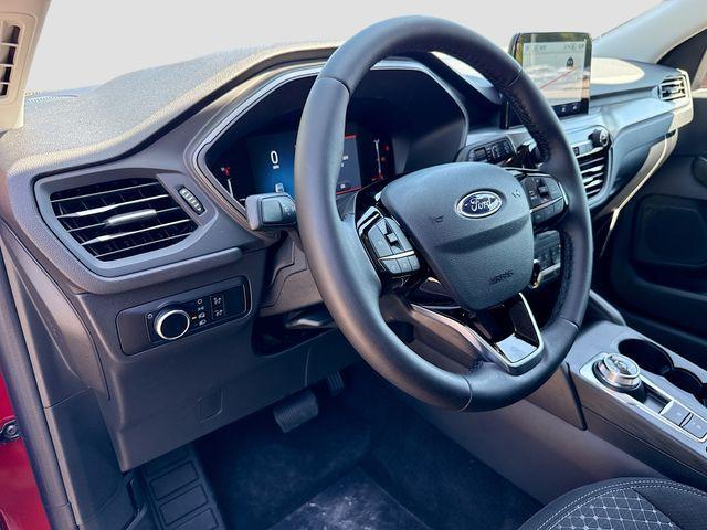 new 2025 Ford Escape car, priced at $30,400