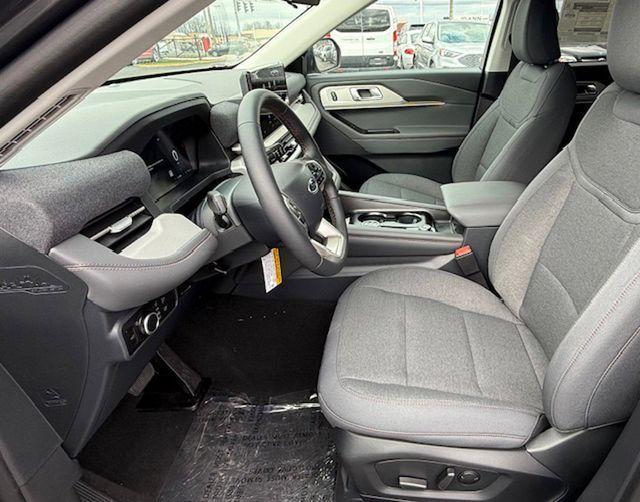 new 2025 Ford Explorer car, priced at $40,421