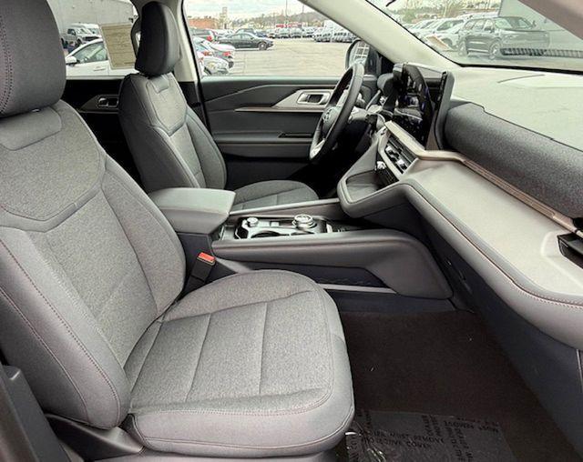 new 2025 Ford Explorer car, priced at $40,421