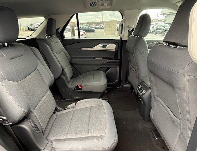 new 2025 Ford Explorer car, priced at $40,421