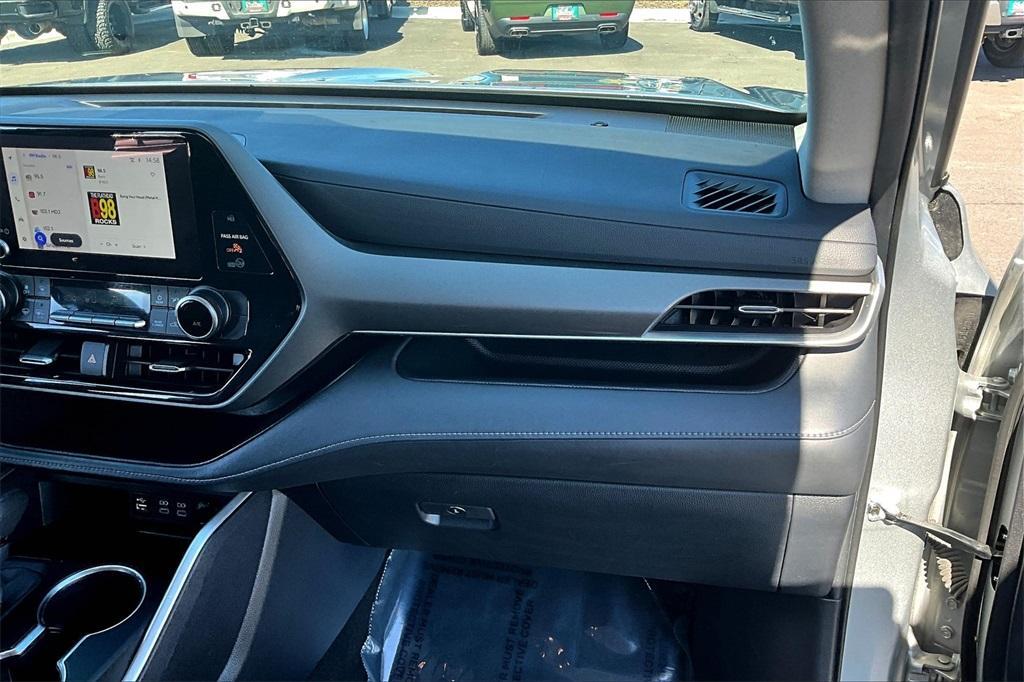 used 2024 Toyota Highlander car, priced at $32,934