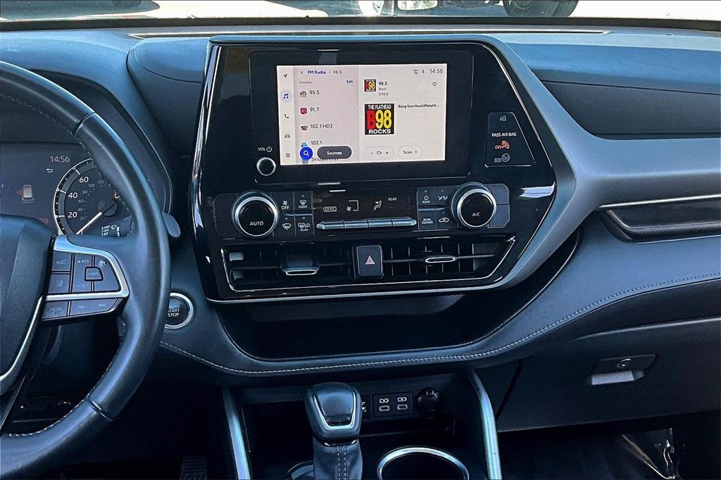 used 2024 Toyota Highlander car, priced at $32,934