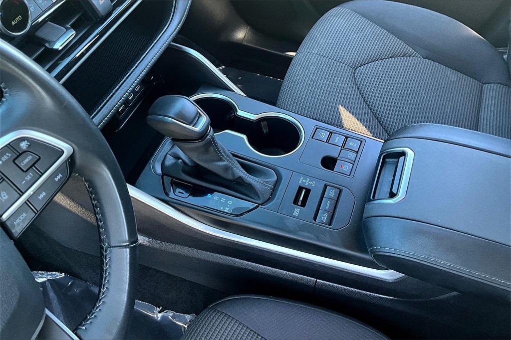 used 2024 Toyota Highlander car, priced at $32,934